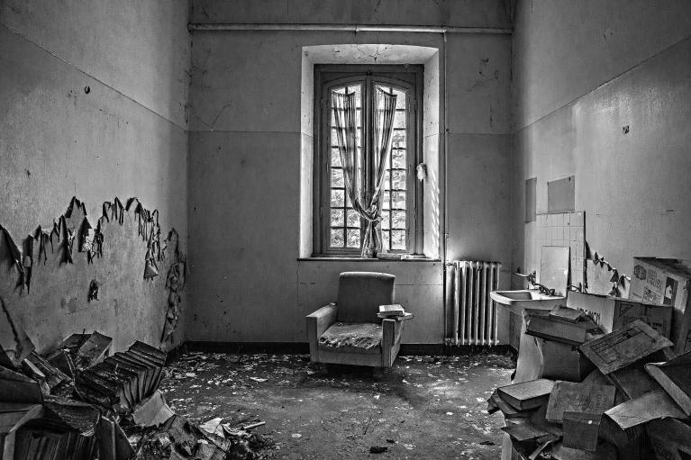 Una camera al primo piano @Marcella Milani (Urbex)