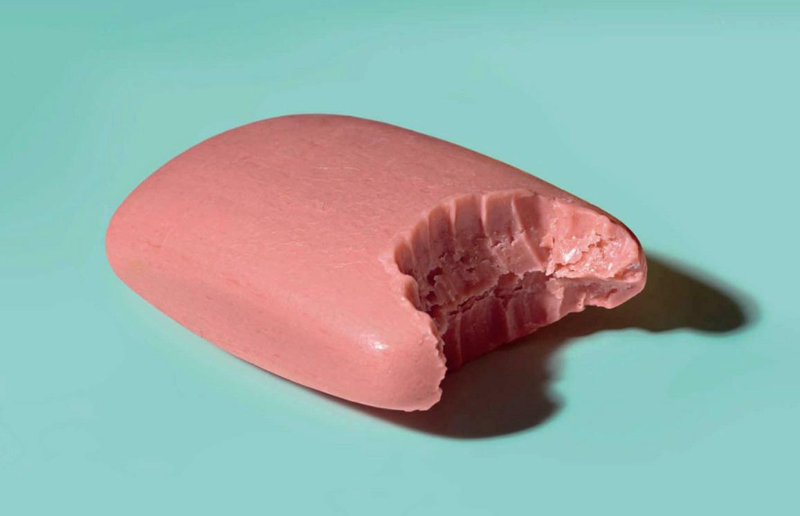 Opera di Maurizio Cattelan e Pierpaolo Ferrari.
