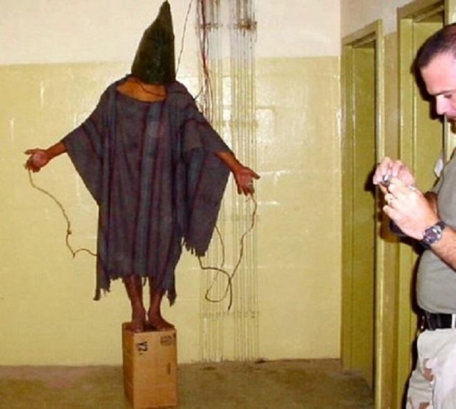 L’Uomo Incappucciato di Abu Ghraib, 2003.