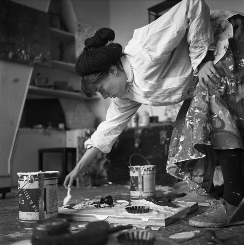 L'artista Niki de Saint Phalle. Parigi, Francia © Sabine Weiss.