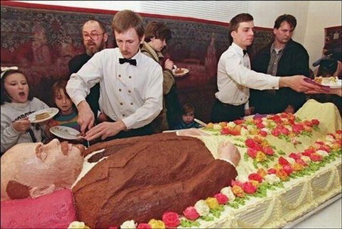 La torta Lenin morto, 1998