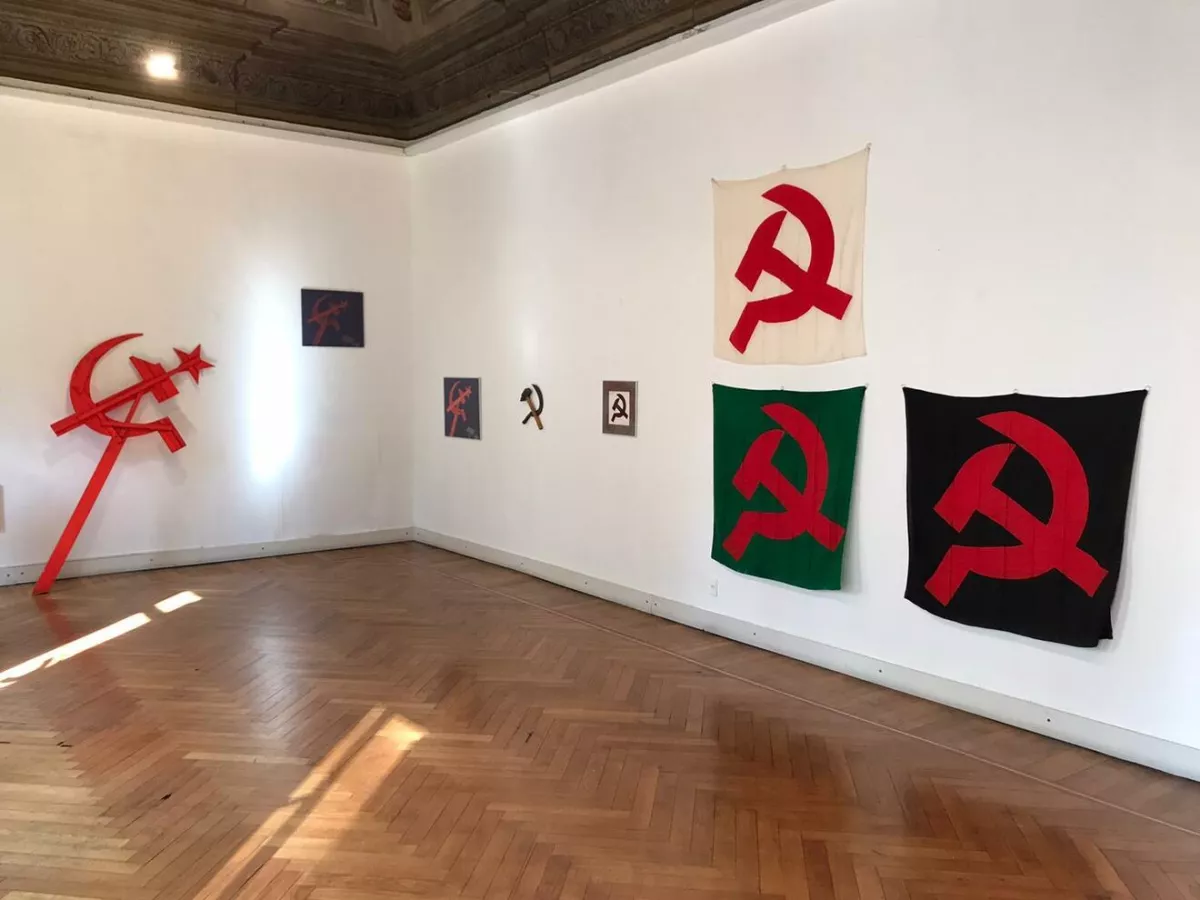 Enzo Mari PERCHÉ UNA MOSTRA DI FALCI? Perchè una mostra di falci? by Enzo Mari, at Danese Milano