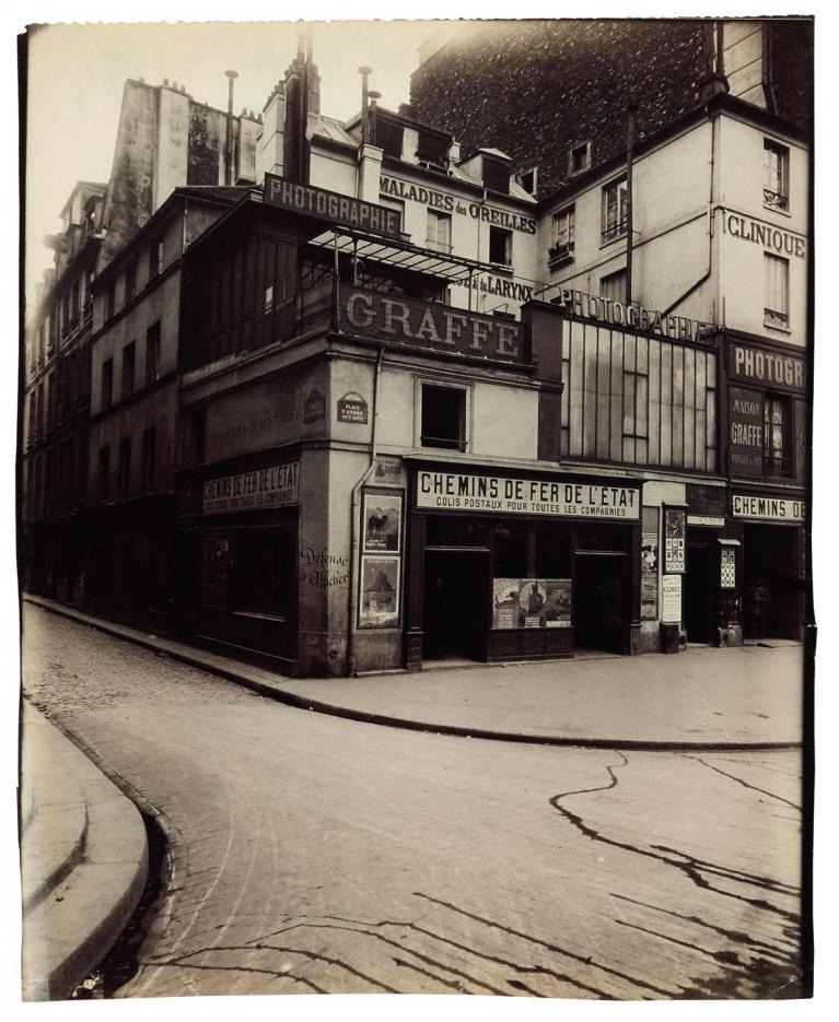 Coin de la place Saint-André-des-Arts et de la rue Hautefeuille, VIe, 1912 © Paris Musées / musée Carnavalet – Histoire de Paris.