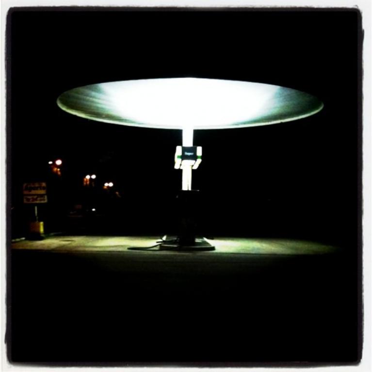 i ♥ gas station @ come fosse elliot noyes mobil oil ma siamo @ a crescenzago milano.