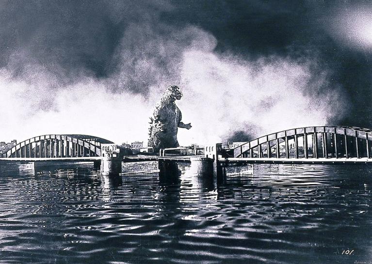 una scena dal film Godzilla, 1954