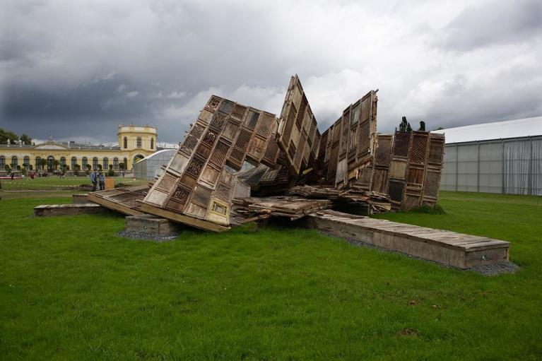 Template, installazione a documenta 12, 2007. In alto, nel testo: Fairytale. 1001 Chairs, installazione a Documenta 12, 2007