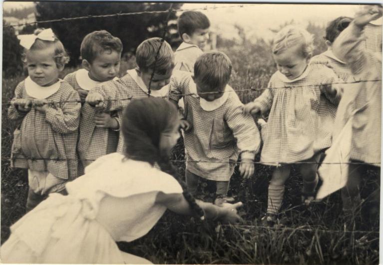 «Orfani. Prenderne uno, portarselo via...» (C I, Padri e figli, aprile 1963).