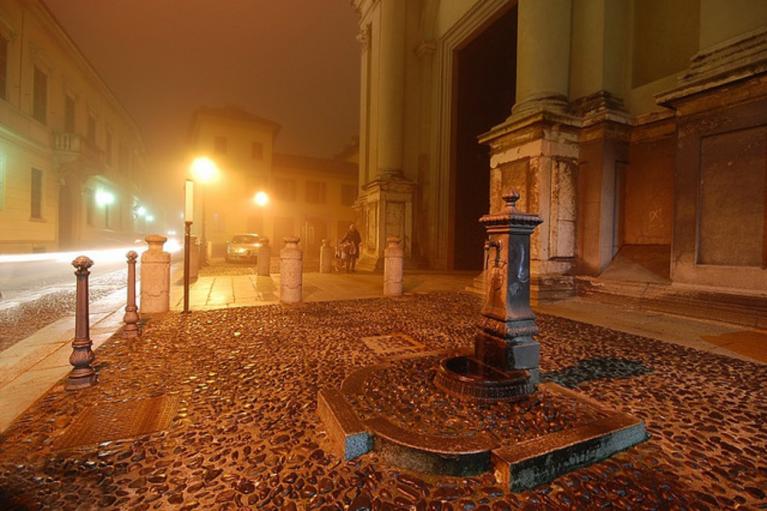 La fontanella e la nebbia. Foto di dottor_cemb.