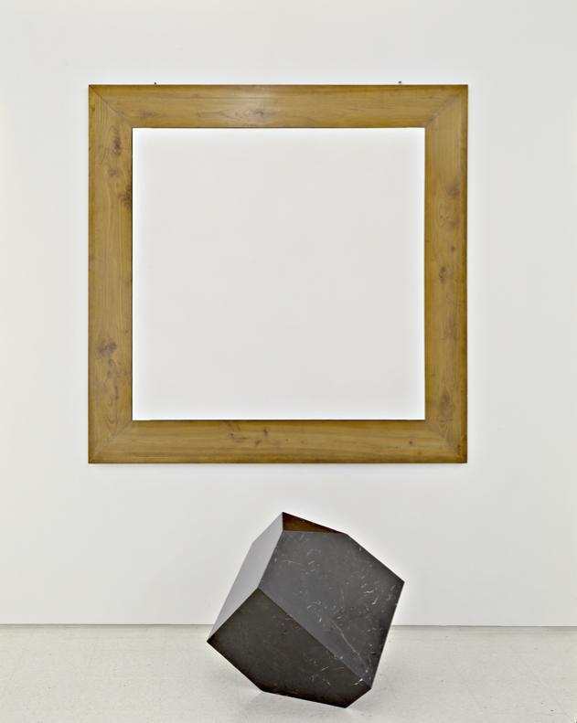 Claudio Parmiggiani, Giordano Bruno (1977), tempera su legno, legno, marmo nero marquinia. Courtesy Collezione Maramotti, Reggio Emilia.