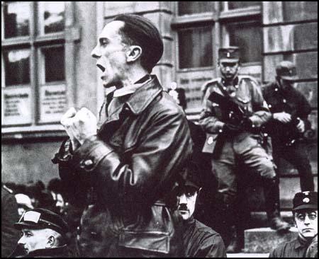 Goebbels a comizio.