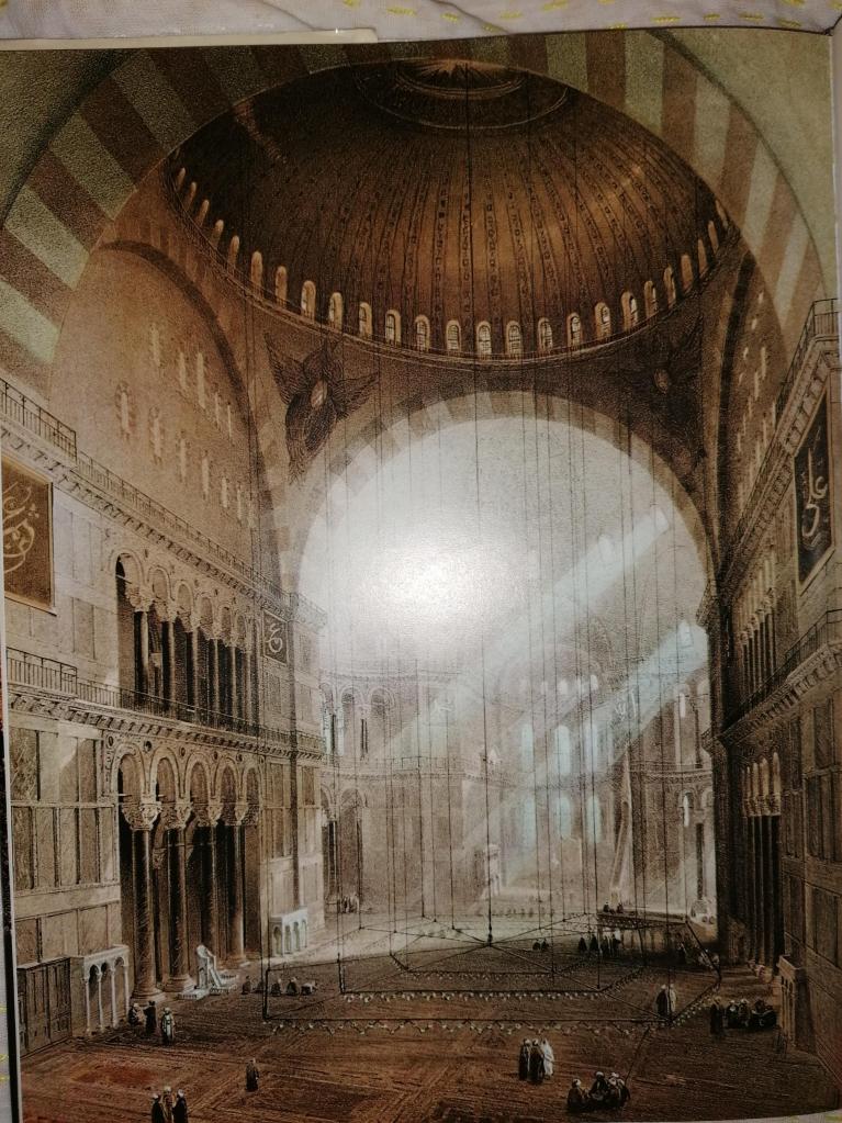 La stampa dei fratelli Fossati mostra le logore e decrepite condizioni all’interno.