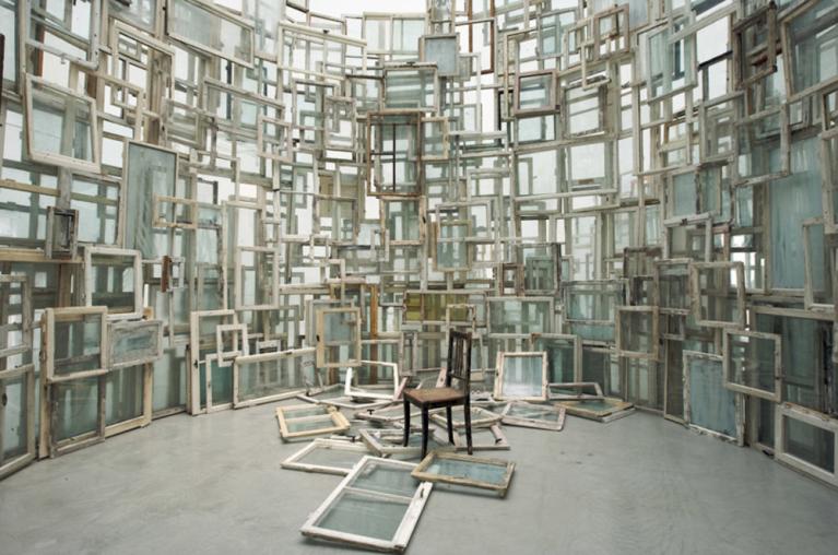 Chiharu Shiota. “A Room of Memory”, 2009, 21st Century Museum of Contemporary Art/Japan, photo: Sunhi Mung
