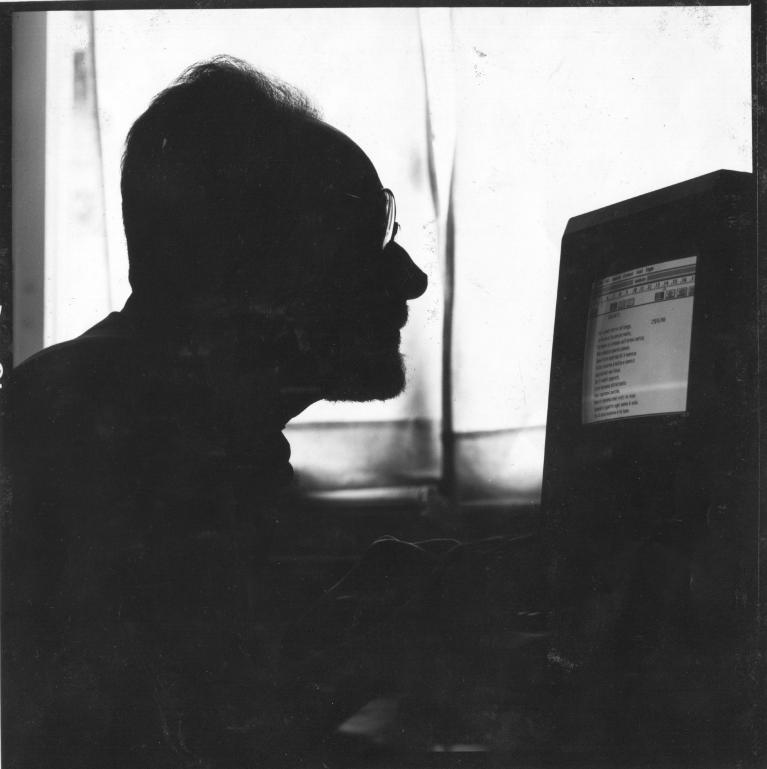 Mario Monge, Levi al pc.