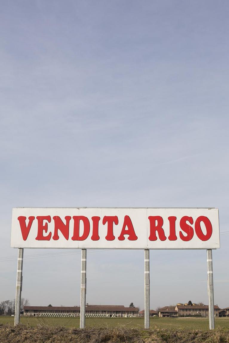 Sara Rossi, V (Vendita riso), Periferia sud Milano, 2016.