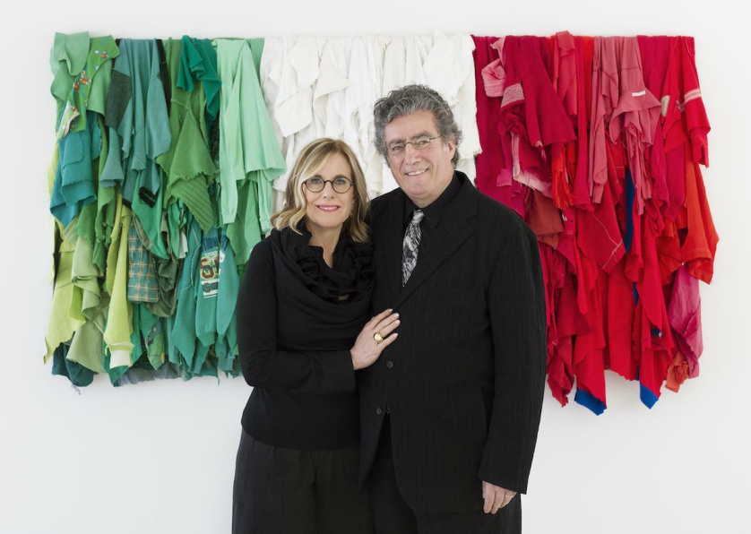 Fig.11 Nancy Olnick e Giorgio Spanu, con l’opera Stracci Italiani, 2007, di Michelangelo Pistoletto. Courtesy Magazzino Italian Art, New York. Foto Marco Anelli © 2017.