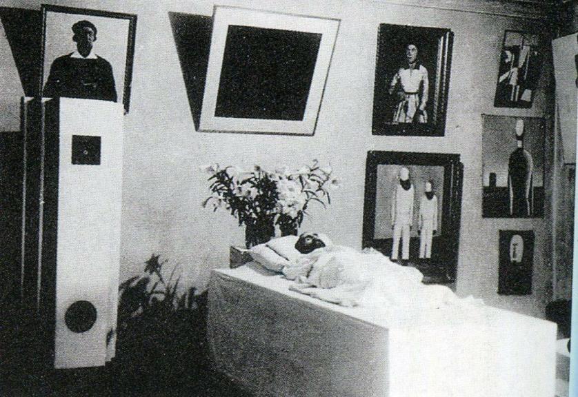 Malevič sul letto di morte.