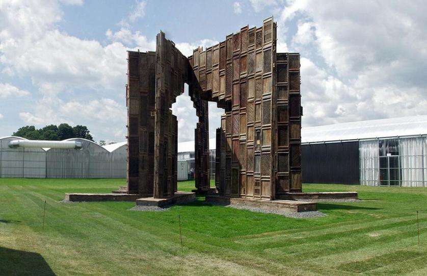 Template,installazione a documenta 12 03. In alto, nel testo: 2007 Fairytale 1001 Chairs Documenta 12, 2007