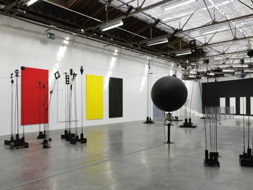 Takis, Veduta della mostra "Takis. Champs Magnétiques", al Palais de Tokyo, Paris