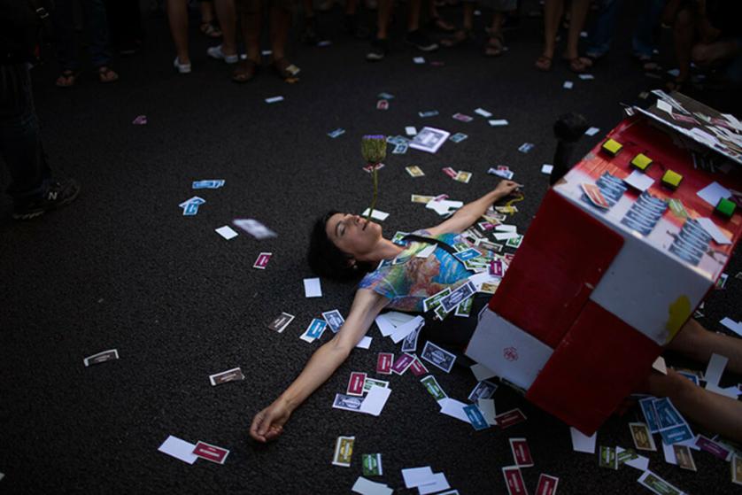 A-protester-lays-on-the-g-003.jpg