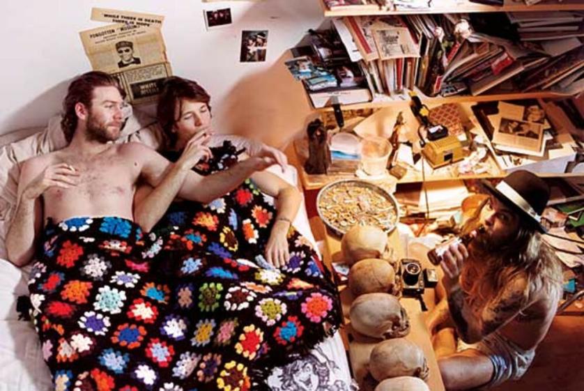 Dan Colen, Ryan McGinley e Dash Snow nell'appartamento di Dash Snow a Manhattan