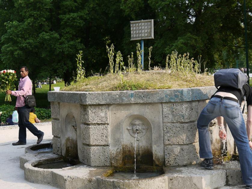 La fontana dell'Acqua Marcia, vicino all'Arena.Parco Sempione. Milano.