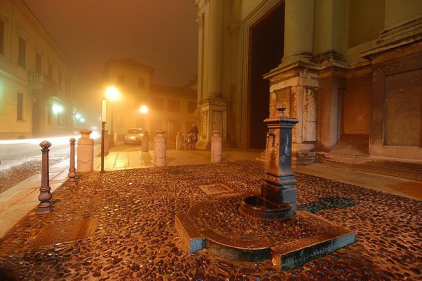 La fontanella e la nebbia. Foto di dottor_cemb.