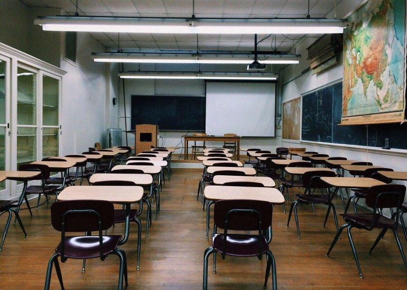 aula-scuola-banchi.jpg