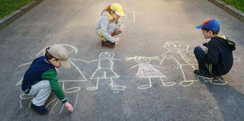 bambini-giocano-strada.jpg