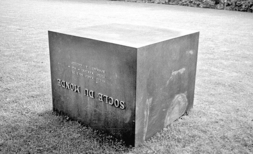 Pietro Manzoni, Socle du monde.