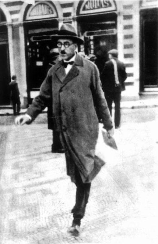 fernando-pessoa-350x539.jpg
