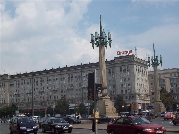 Un lato di piazza della Costituzione.