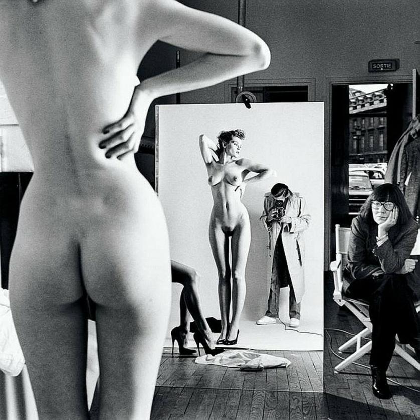 Helmut Newton, Autoritratto con la moglie e le modelle Vogue Studio, Paris 1981 © Helmut Newton Estate