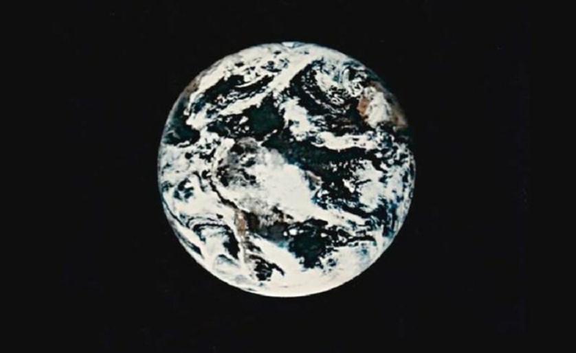 hkw_the_whole_earth_image1_WholeEarthCatalog_2-1.jpg