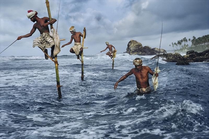 mccurry_sri_lanka_pescatori_weligama_1995.jpg