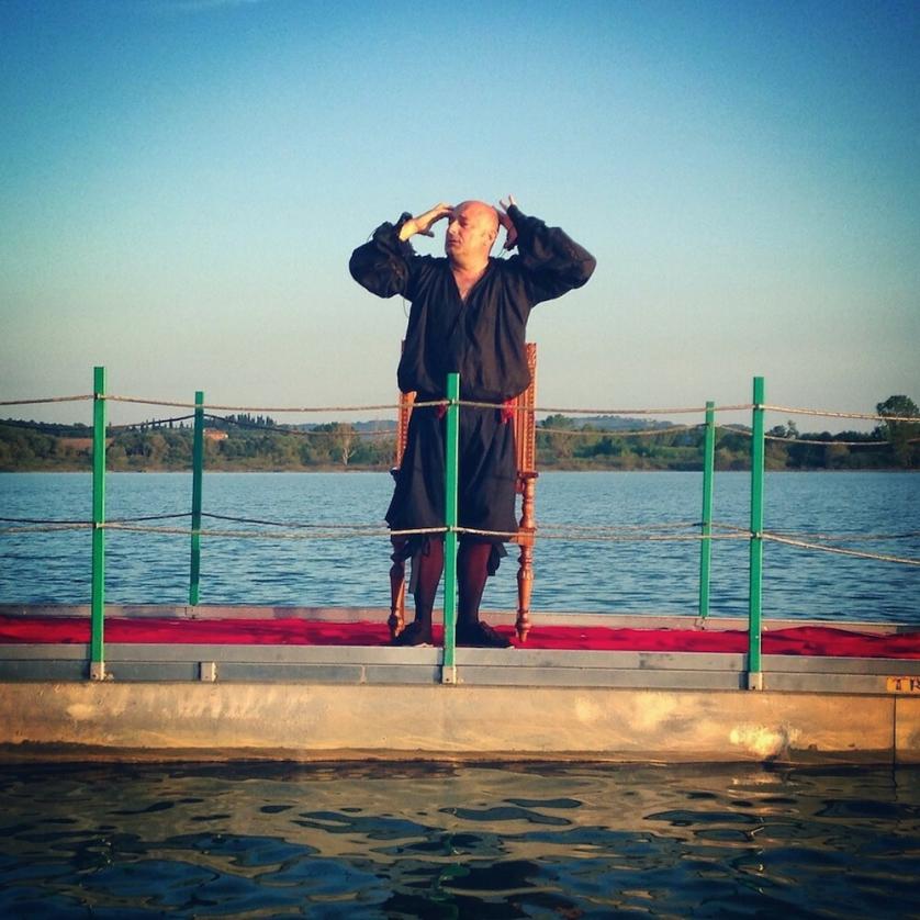 Paolo Panaro sul lago di Chiusi (ph. Matteo Brighenti)