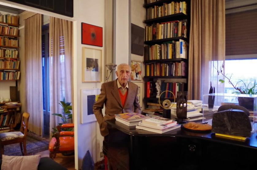 ritratto gillo in studio.jpg