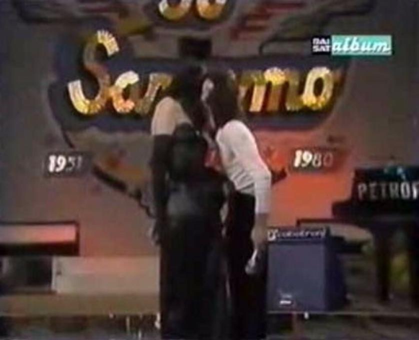 roberto-benigni-bacia-olimpia-carlisi-nel-1980.jpg