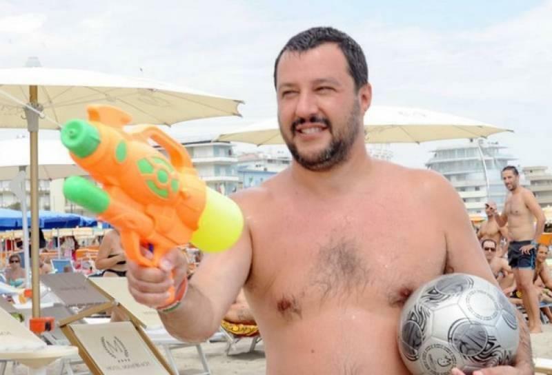 salvini-al-mare-sulla-spiaggia-del-papeete-beach-1-700590.jpg