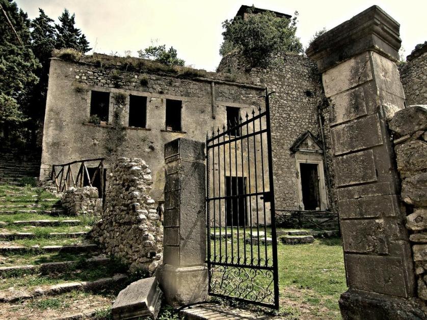 san-pietro-infine-retro-della-chiesa.jpg