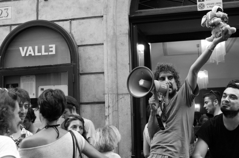 teatro-valle-occupato.png