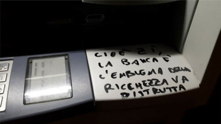 Il meme linguistico del “ragazzo NoExpo” su un bancomat nel centro di Pisa (giugno 2015)