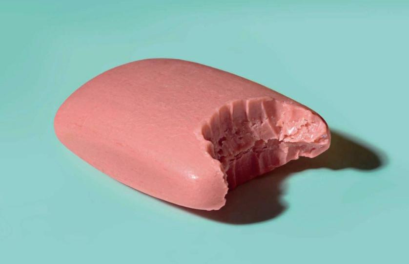 Opera di Maurizio Cattelan e Pierpaolo Ferrari.