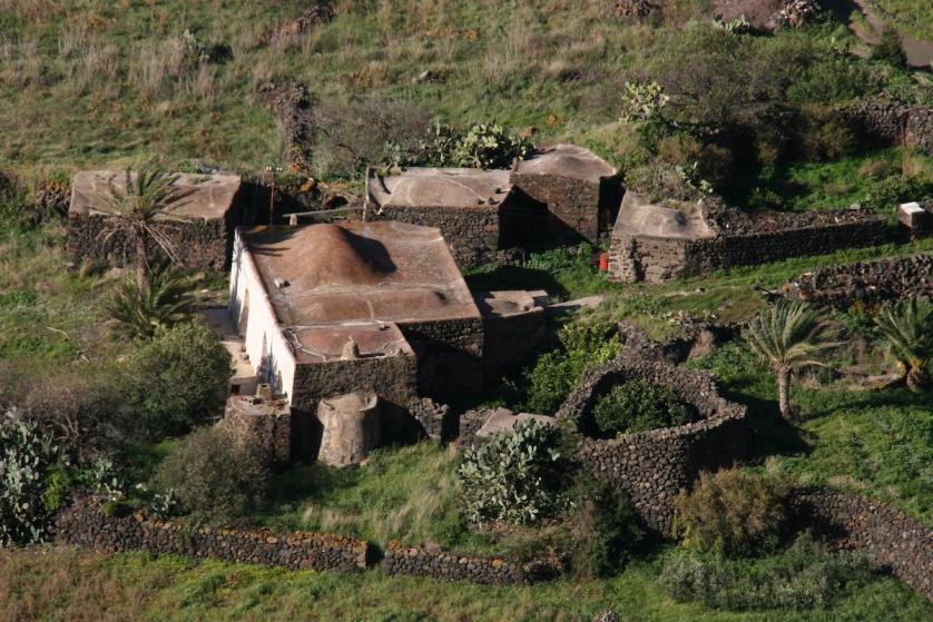 villagiio-antico-di-pammusi-con-giardino-pantesco-in-contrada-monastero-a-pantelleria_3js4eope.jpg