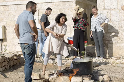 Vivien Sansour, Preparazione della Molokhia per il progetto Home a Dar Jacir.
