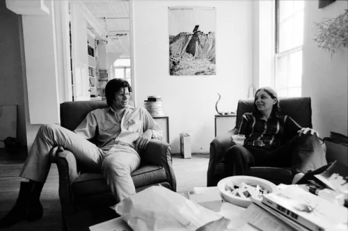 Robert Smithson e Nancy Holt, New York, 1970, foto di Gianfranco Gorgoni.