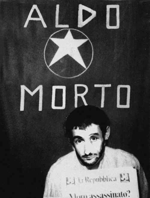 Aldo morto - fotomontaggio a cura di Stefano Cenci. In alto, nel testo: Aldo morto - foto di Claudia Papini