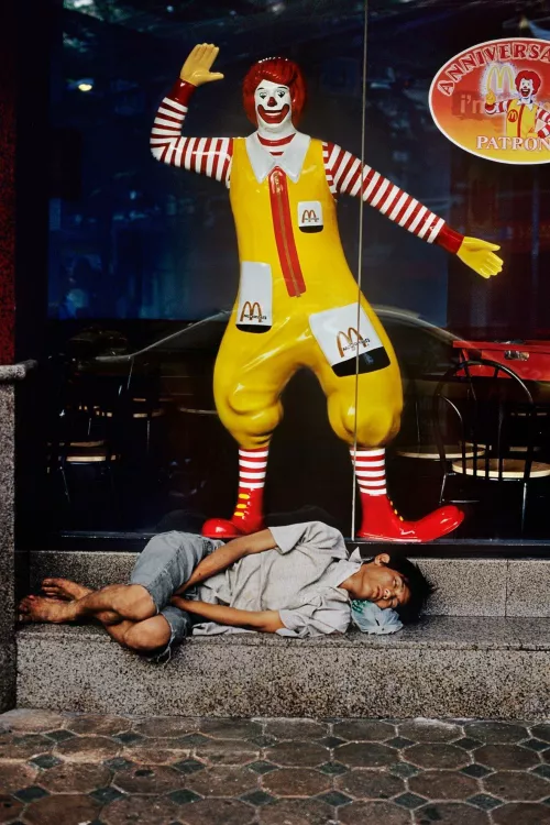 Ph Steve McCurry.