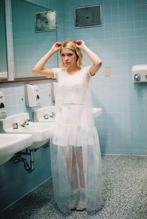 Ph Petra Collins.
