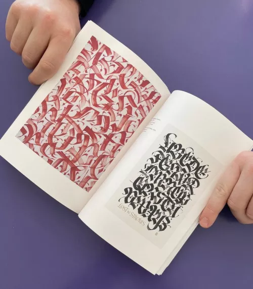 Una pagina del catalogo di Lost in Strokes, Galleria Patricia Armocida.