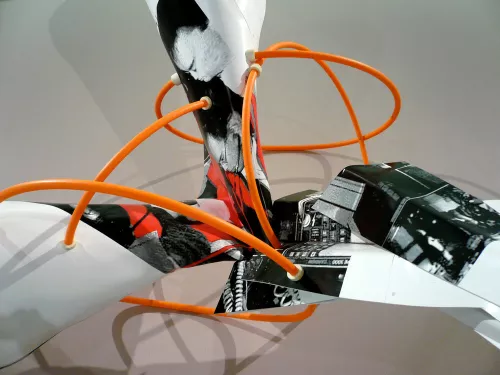 Diego Perrone, La mamma di Boccioni in ambulanza e la fusione della campana, 2007, installazione, Courtesy Galleria Massimo De Carlo, Milano